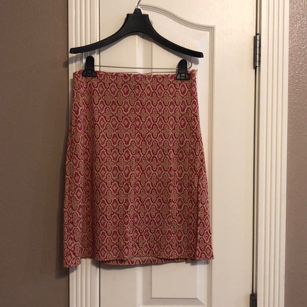 Slight a-line Ann Taylor pink patterned skirt